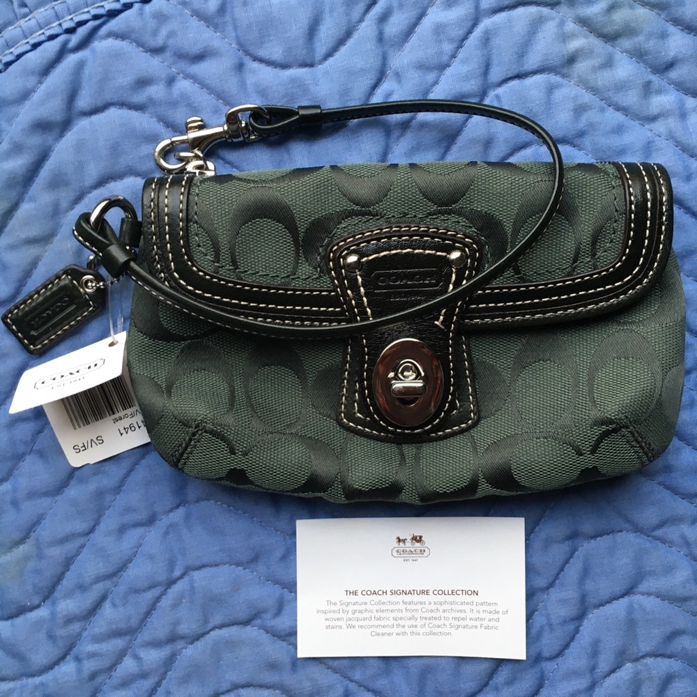 ❌SOLD❌ Coach Legacy Signature Large Flap Wristlet